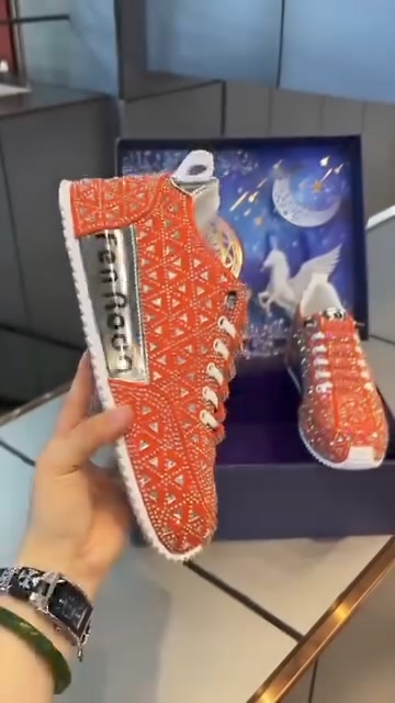 Diamond-encrusted Sneakers for Men👟