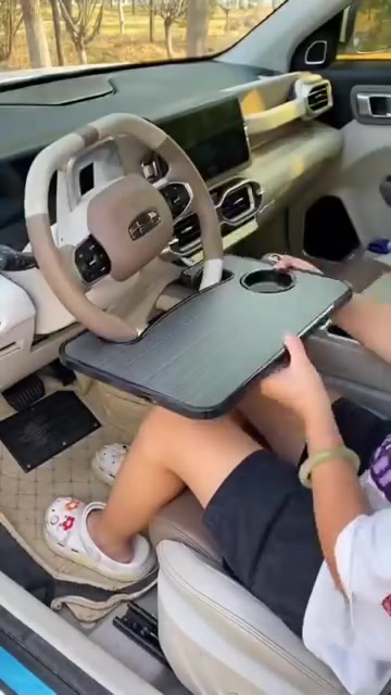 SteerSmart™ Multifunctional steering wheel dining table